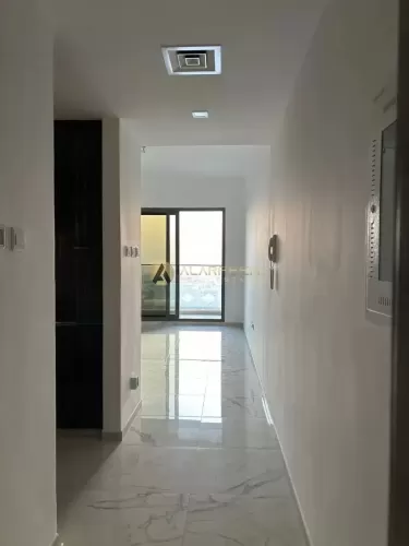 Residential Ready Property Studio U/F Apartment  for rent in Jumeirah Village Circle , Dubai #49780 - 1  image 