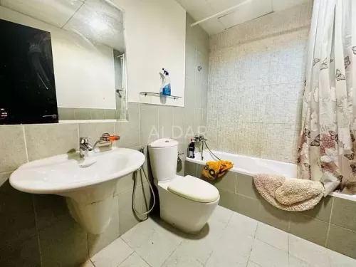 Residential Ready Property 1 Bedroom U/F Apartment  for rent in Dubai #50098 - 1  image 