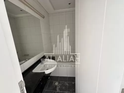 Residential Ready Property 3 Bedrooms U/F Apartment  for rent in Abu Dhabi #50725 - 1  image 