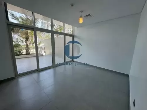 Residential Ready Property 3 Bedrooms U/F Apartment  for rent in Abu Dhabi #53558 - 1  image 