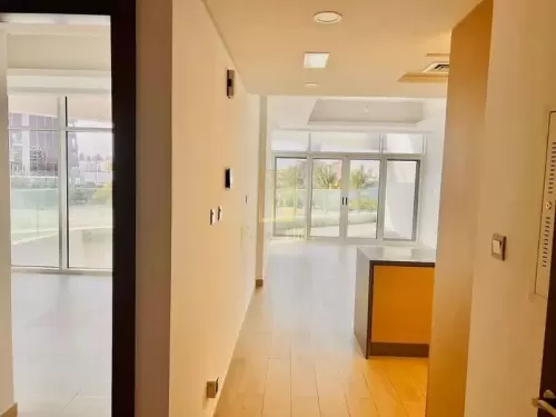 Residential Ready Property 1 Bedroom U/F Apartment  for rent in Palm Jumeirah , Dubai #56360 - 1  image 