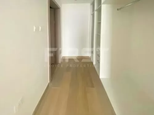 Residential Ready Property 3 Bedrooms U/F Apartment  for sale in Yas Island , Abu Dhabi #56457 - 1  image 