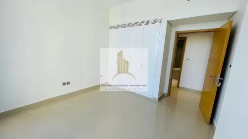Residential Ready Property 3 Bedrooms U/F Apartment  for rent in Al Khalidiyah , Abu Dhabi #56628 - 1  image 