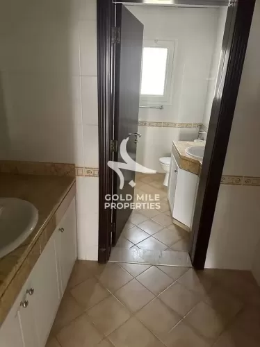 Residential Ready Property 5 Bedrooms U/F Apartment  for rent in Dubai #56845 - 1  image 