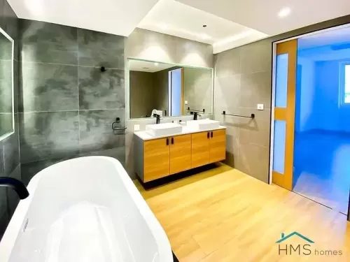 Residential Ready Property 2 Bedrooms U/F Apartment  for sale in Palm Jumeirah , Dubai #57757 - 1  image 