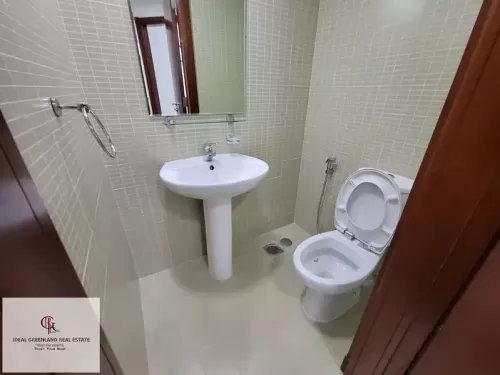 Residential Ready Property 3 Bedrooms U/F Apartment  for rent in Abu Dhabi #59603 - 1  image 