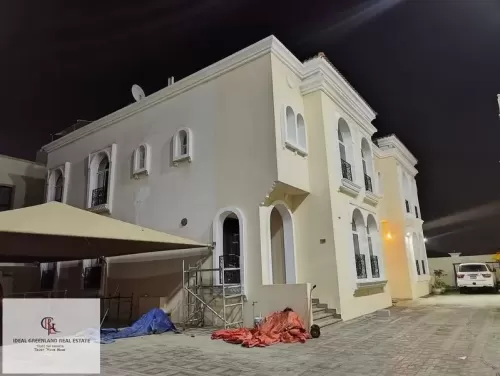 Residential Ready Property 4 Bedrooms U/F Villa Compound  for rent in Abu Dhabi #59617 - 1  image 