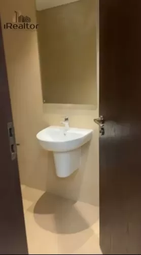 Residential Ready Property 2 Bedrooms U/F Townhouse  for rent in Abu Dhabi #60074 - 1  image 